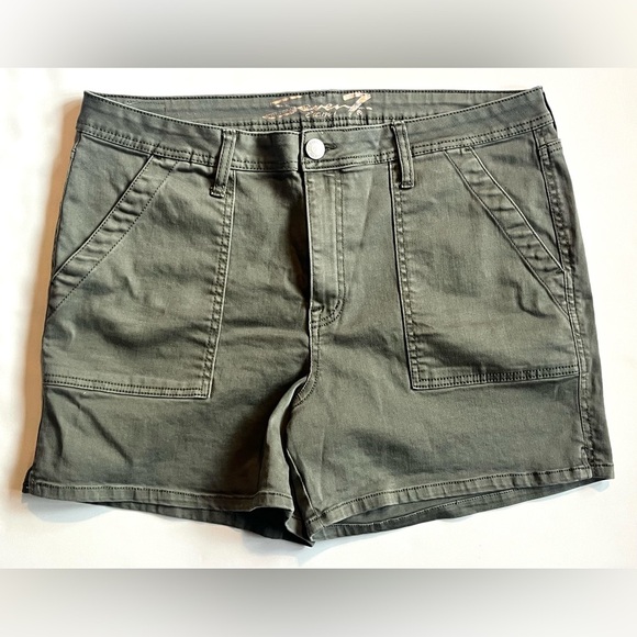 Seven7 Women's Green Button Up Utility Shorts w Pockets Size 16 - Picture 1 of 12
